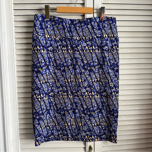 Size 16 Kasper Blazer with XL Lularoe Skirt - Picture 4 of 5